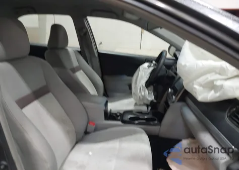 2014 Toyota Camry Le z USA, uszkodzony, nr VIN 4T1BF1FK9EU395863